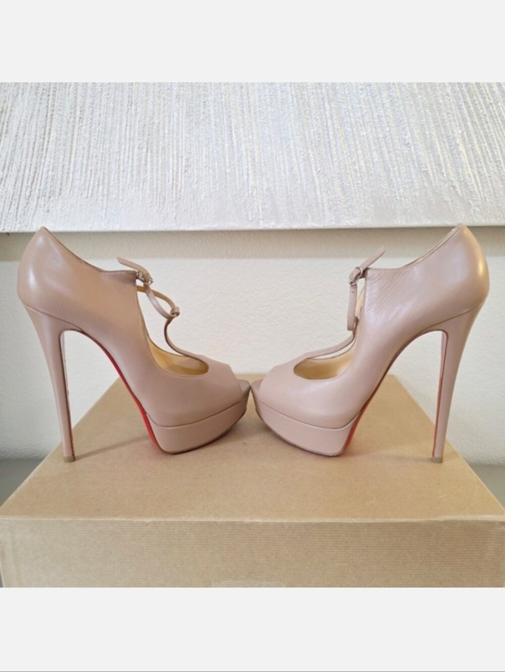 Christian Louboutin Nude T-Strap Peep-Toe Heels EU39 US8 - Picture 3 of 11